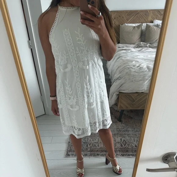 Embroidered Lace Jun Ivy Dress - Picture 9 of 9